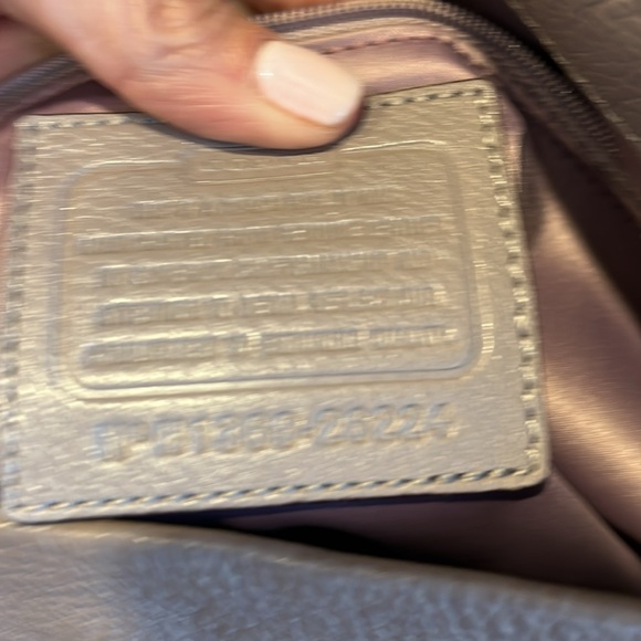 Coach leather purse mauve taupe in Colour. Great condition minor signs of wear - Picture 7 of 7
